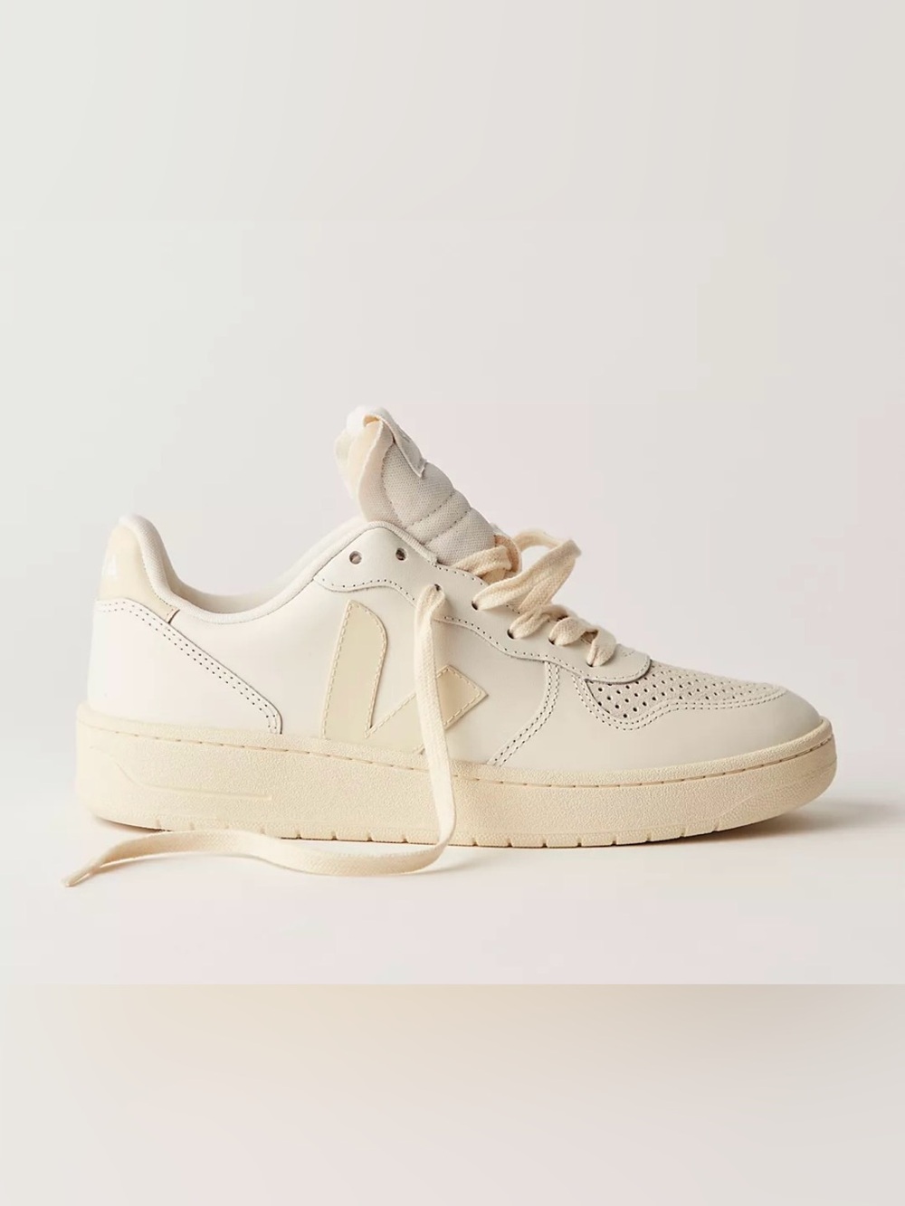 Veja Women’s V-10 Sneaker in Off-White/Cream